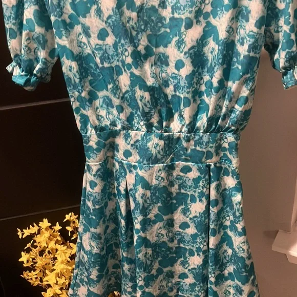 $5 Sale! Aqua Floral Dress - Picture 9 of 10